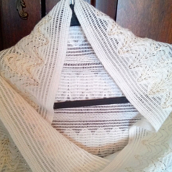 Vintage Knit Shawl with Golden Thread Chevron Pattern - Picture 3 of 9